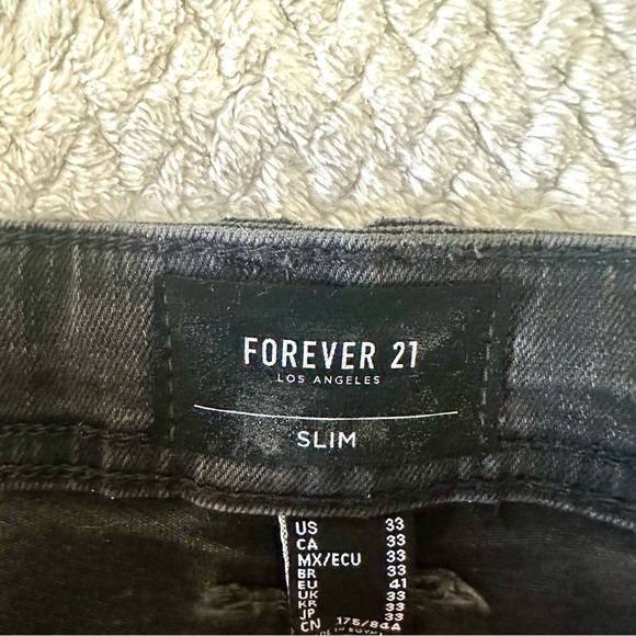 Men’s Forever 21 Slim Fit Black Jeans with Rips at the Knees - Picture 4 of 4